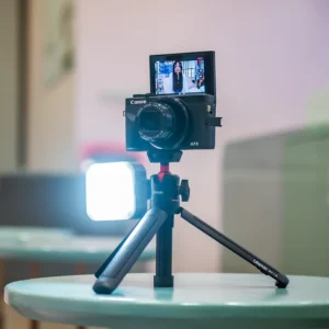 Best Tripods, Mics & Accessories for Mobile Vlogging (2025 Guide)