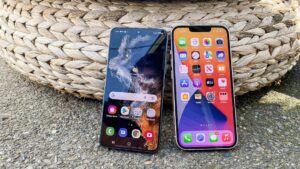 iPhone vs Samsung – Which Holds Value Longer in Pakistan?